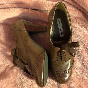 LAST WEEK AVAILABLE - Vintage-Looking Heels